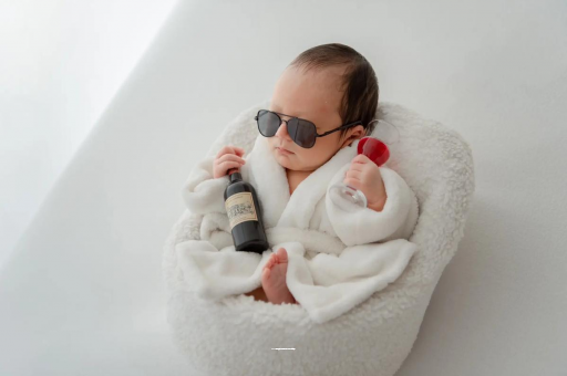 百色宝宝嘴唇上翘